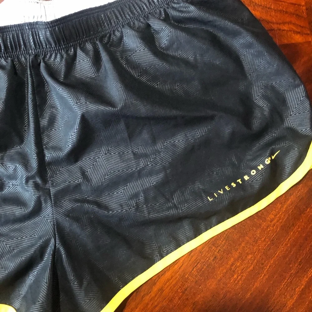 Nike womens active live‎ strong shorts size large